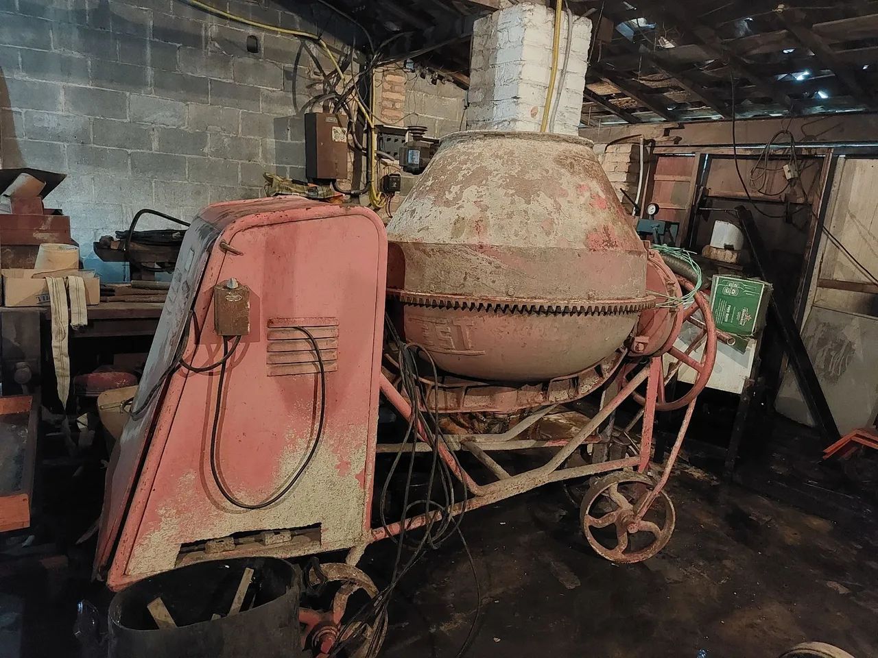 Betoneira Antiga 250L - Muito Robusta - Funcionando (Desapego) - Foto 2