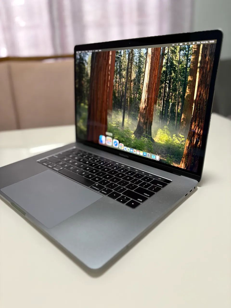 MacBook Pro Touch Bar 2019 (i7/16g/256g) 15,4 polegadas - placa de vídeo dedicada 4g  - Foto 5