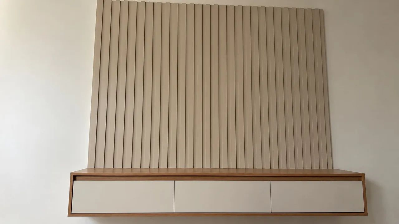 Rack suspenso com painel