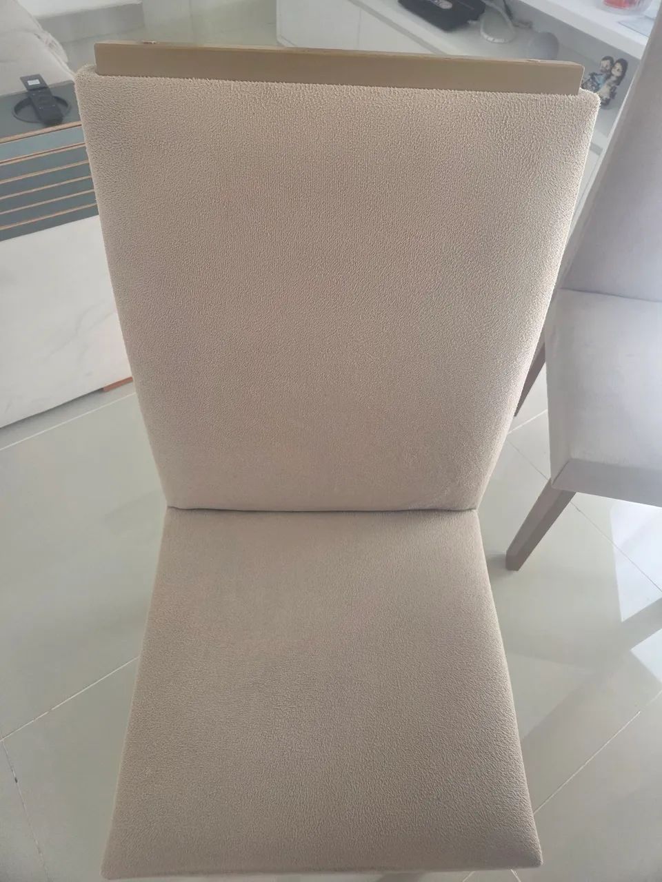 Mesa de jantar com 4 cadeiras estofadas - excelente estado - Foto 3