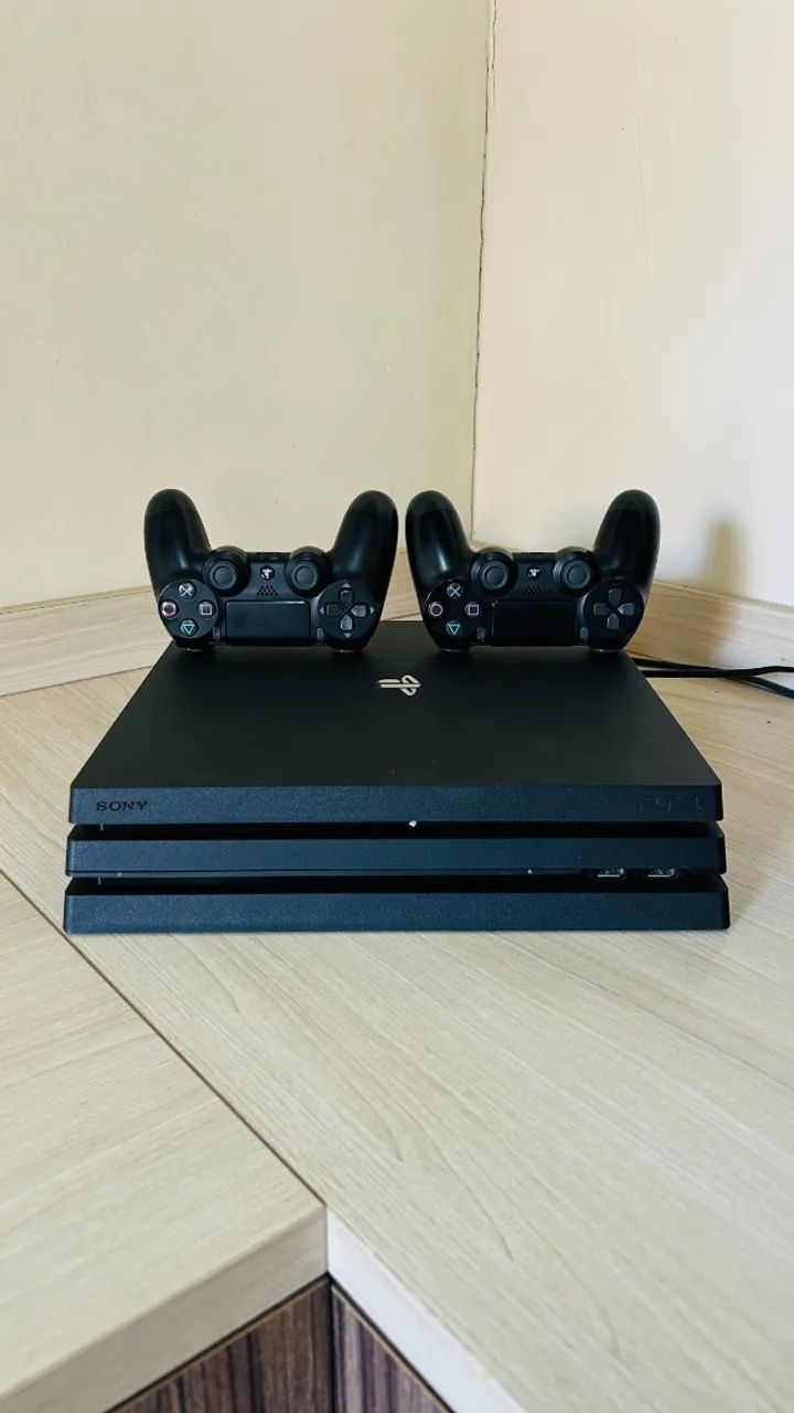 PS4 Pro 1Terabyte + 2 Controles Dualshock 4 - Foto 3