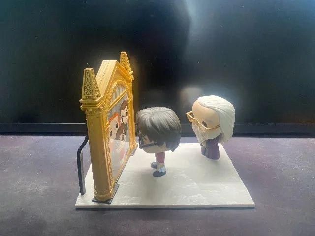 Funko Moments: Harry & Dumbledore com o Espelho de Ojesed - Foto 2