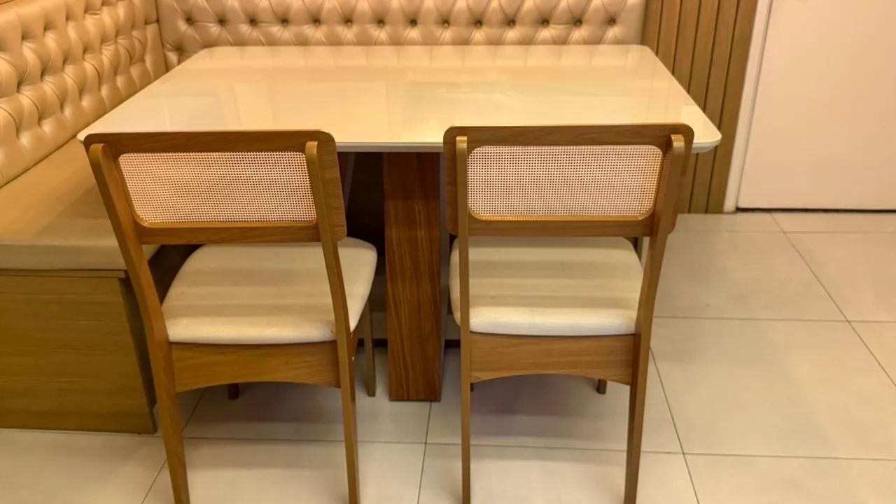 Mesa retangular freijó e laca com duas cadeiras  - Foto 2