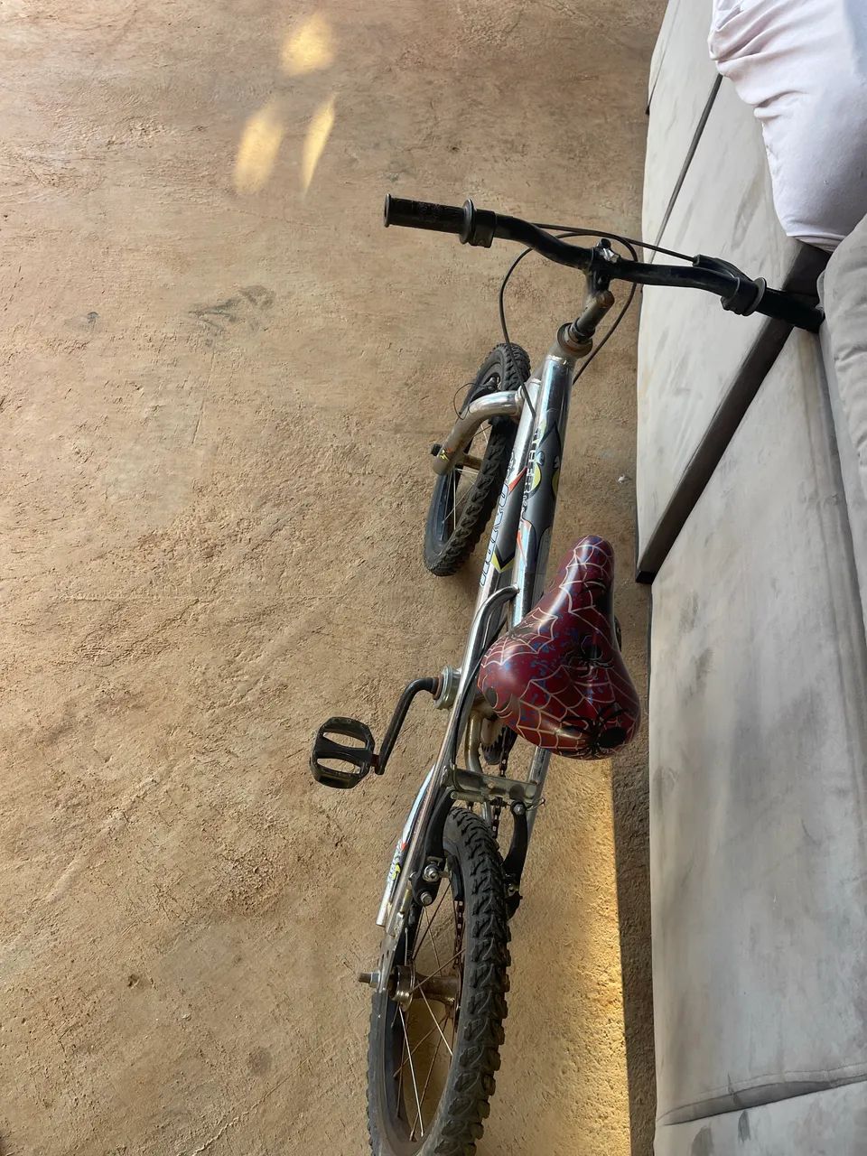 Bicicleta aro 16 bem conservada  - Foto 3
