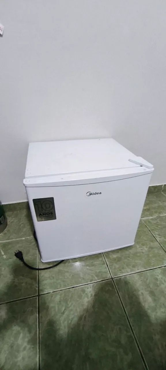 Frigobar Midea 
