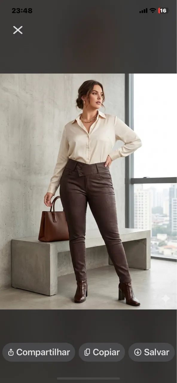 Calça de couro sintético 