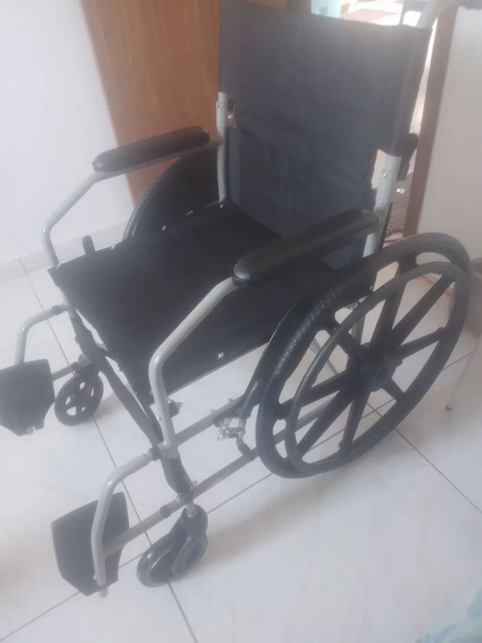 Cadeira de roda - Foto 2