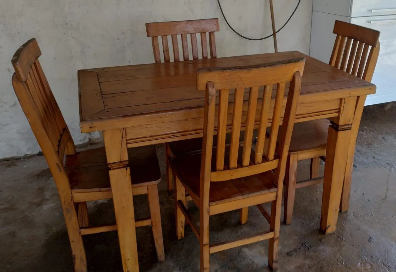 Mesa De Madeira De Demolição com 4Cadeiras  - Foto 3