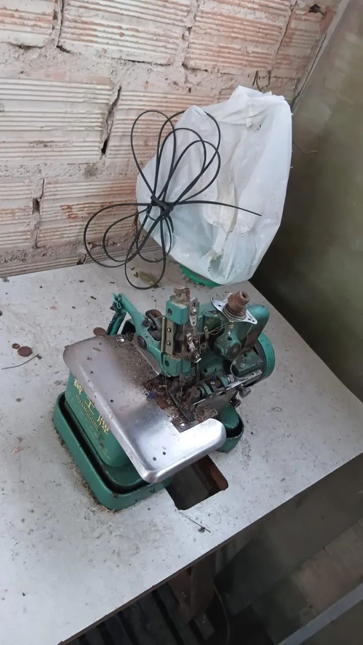 Máquina de Costura Overloque Antiga - Funcionando Perfeitamente