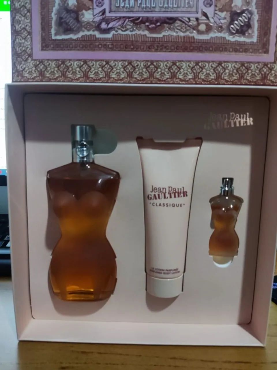 perfume de 100ml + loção de 75 ml + miniatura de 6ml. novo, original. bathc code : 40322. - Foto 3
