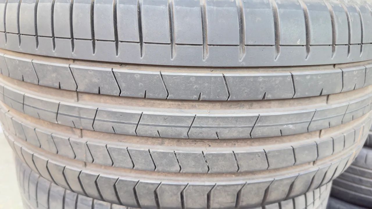 Pneus 275/35/22