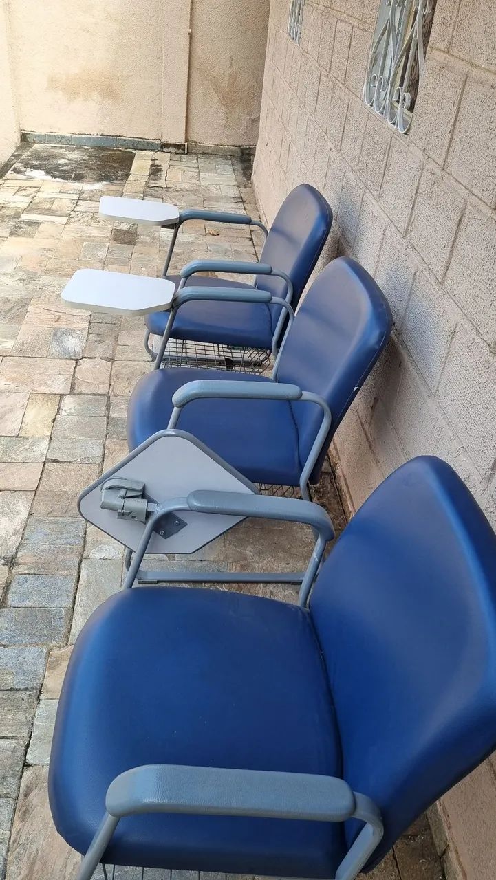Cadeiras estofadas com prancheta dobrável - Foto 4