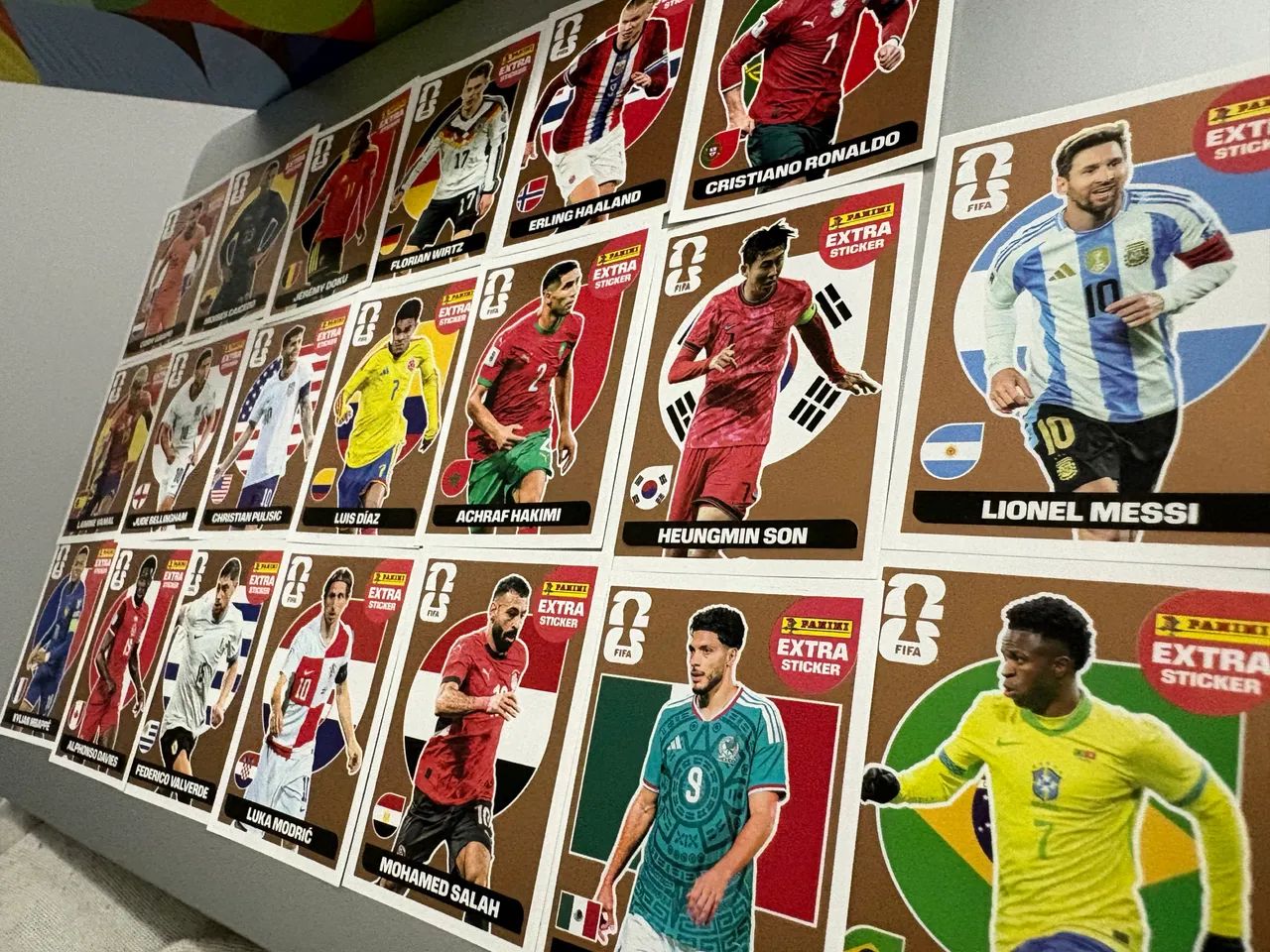 Kit com todas 20 legends bronzes - extra stickers panini 2026 - Foto 2