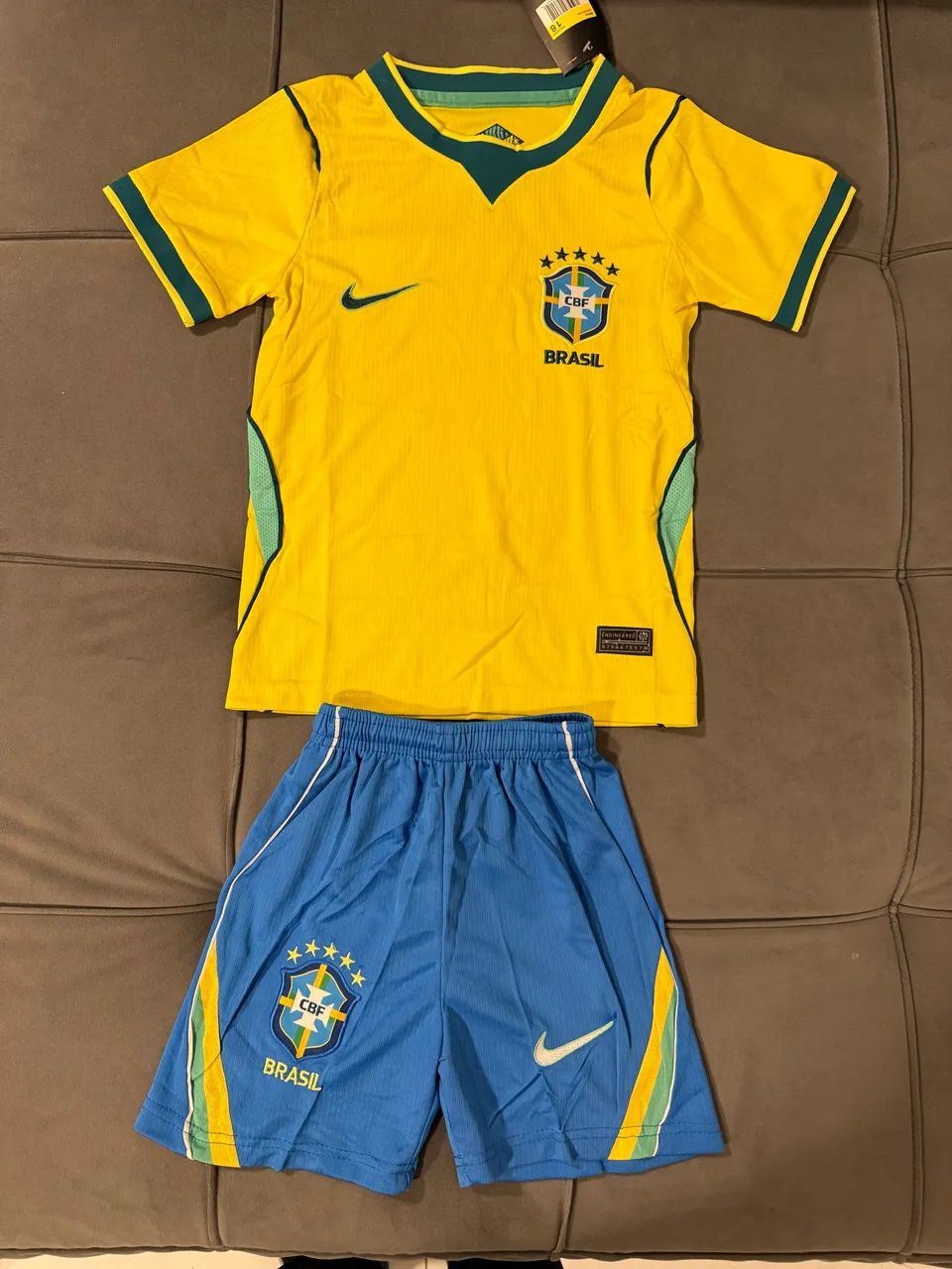 Conjunto infantil do Brasil, camisa e calção