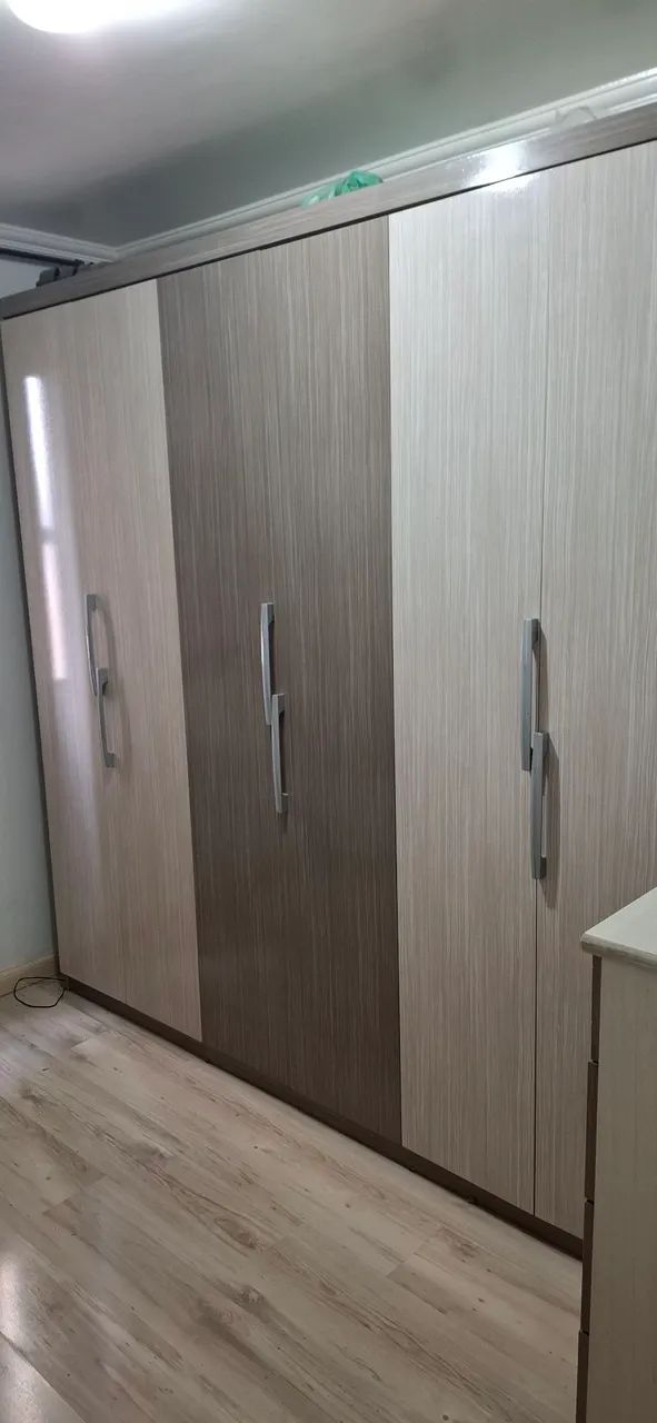 Guarda roupas 6 portas e comoda