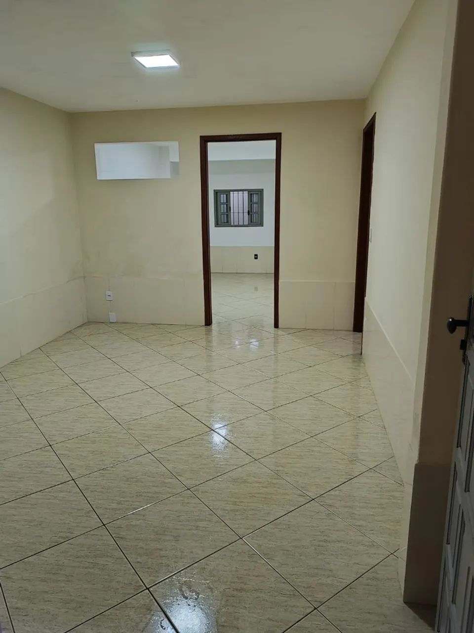 Apartamento 2 quartos espaçoso, com garagem coberta 