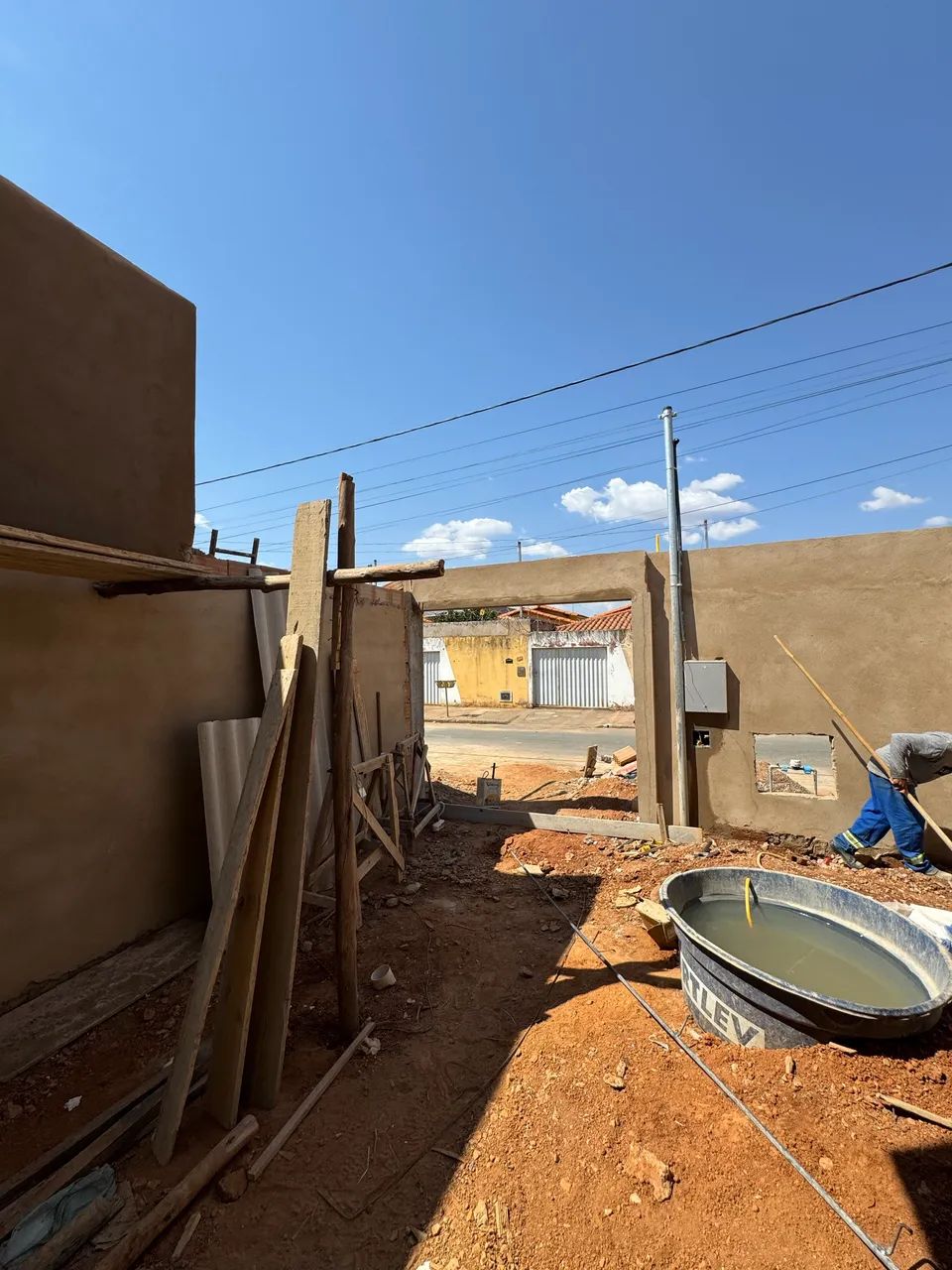 Casa Com Entrada Facilitada - 03 Quartos - Sala Com Pé Direito Elevado  - Foto 3