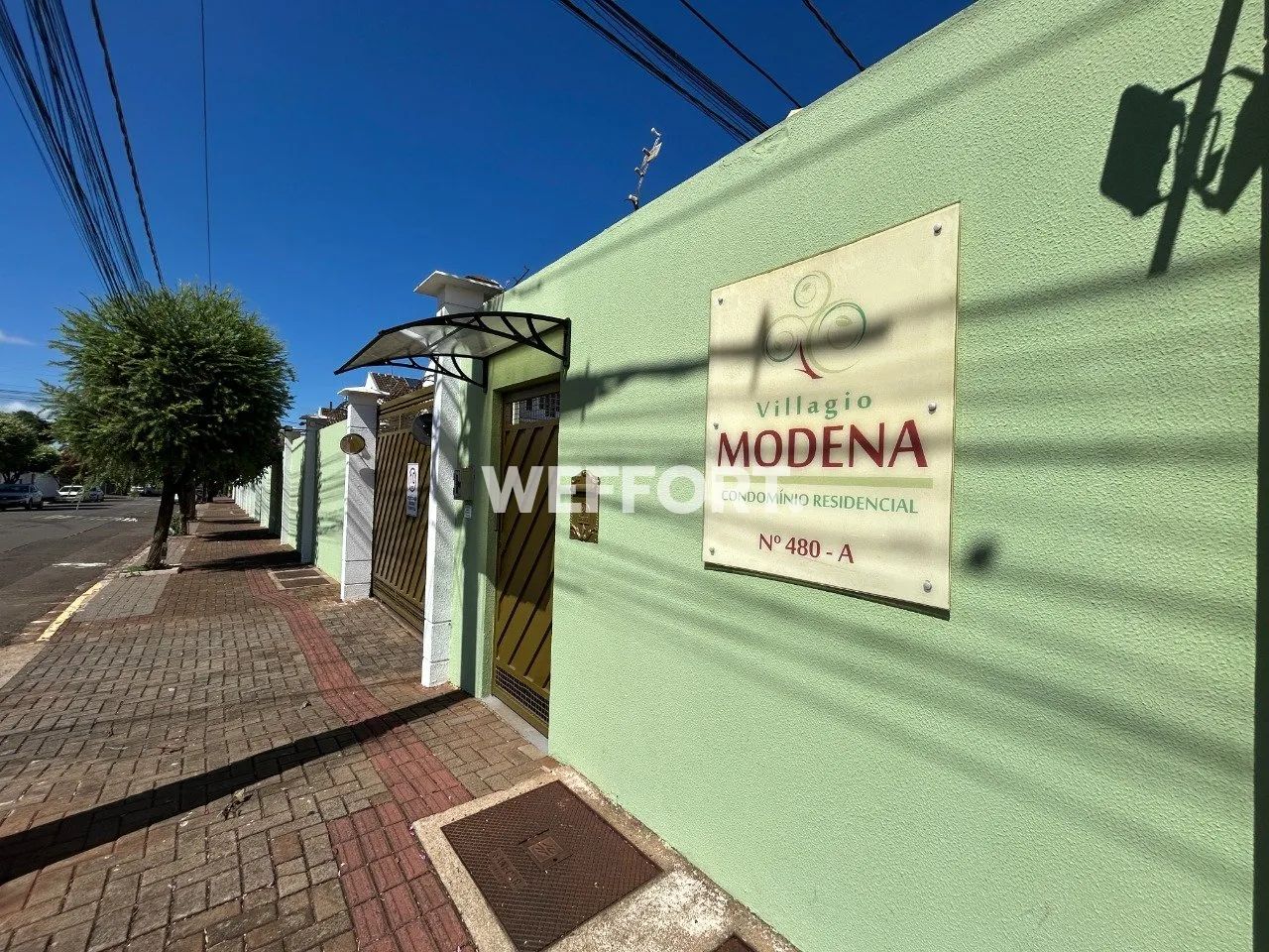 Sobrado em Condomínio com suíte e churrasqueira