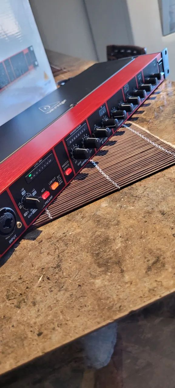 Pre amplificador de microfone  Behringer v1 - Foto 2