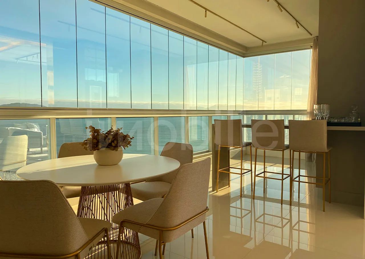 Apartamento Quadra Mar à venda no Edifício Cambirela em Itapema .