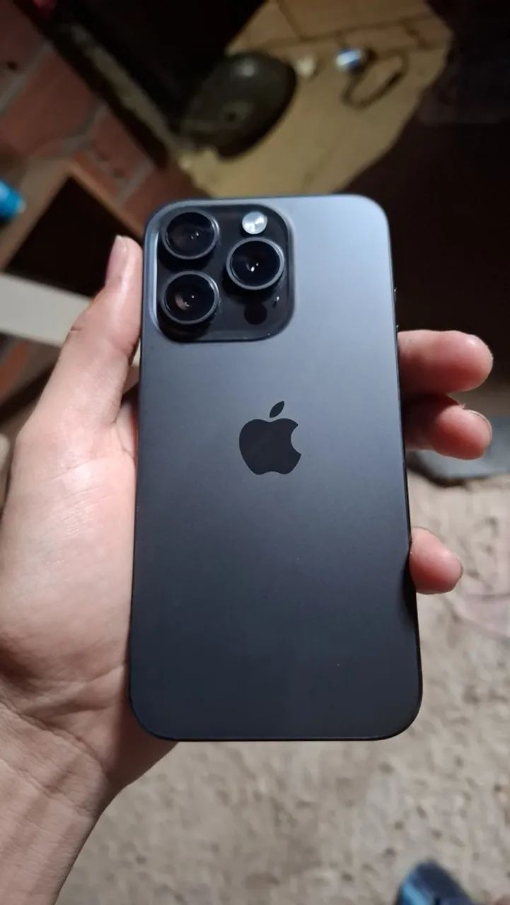 VENDO IPHONE 15 pro semi novo  - Foto 2