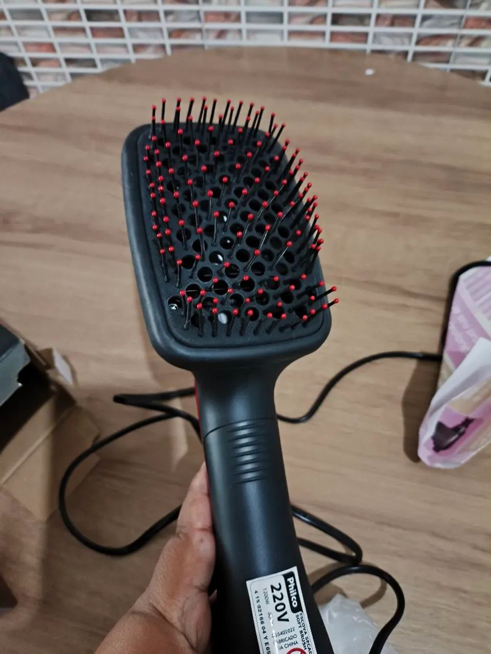 Escova alisadora prática NOVA  - Foto 4