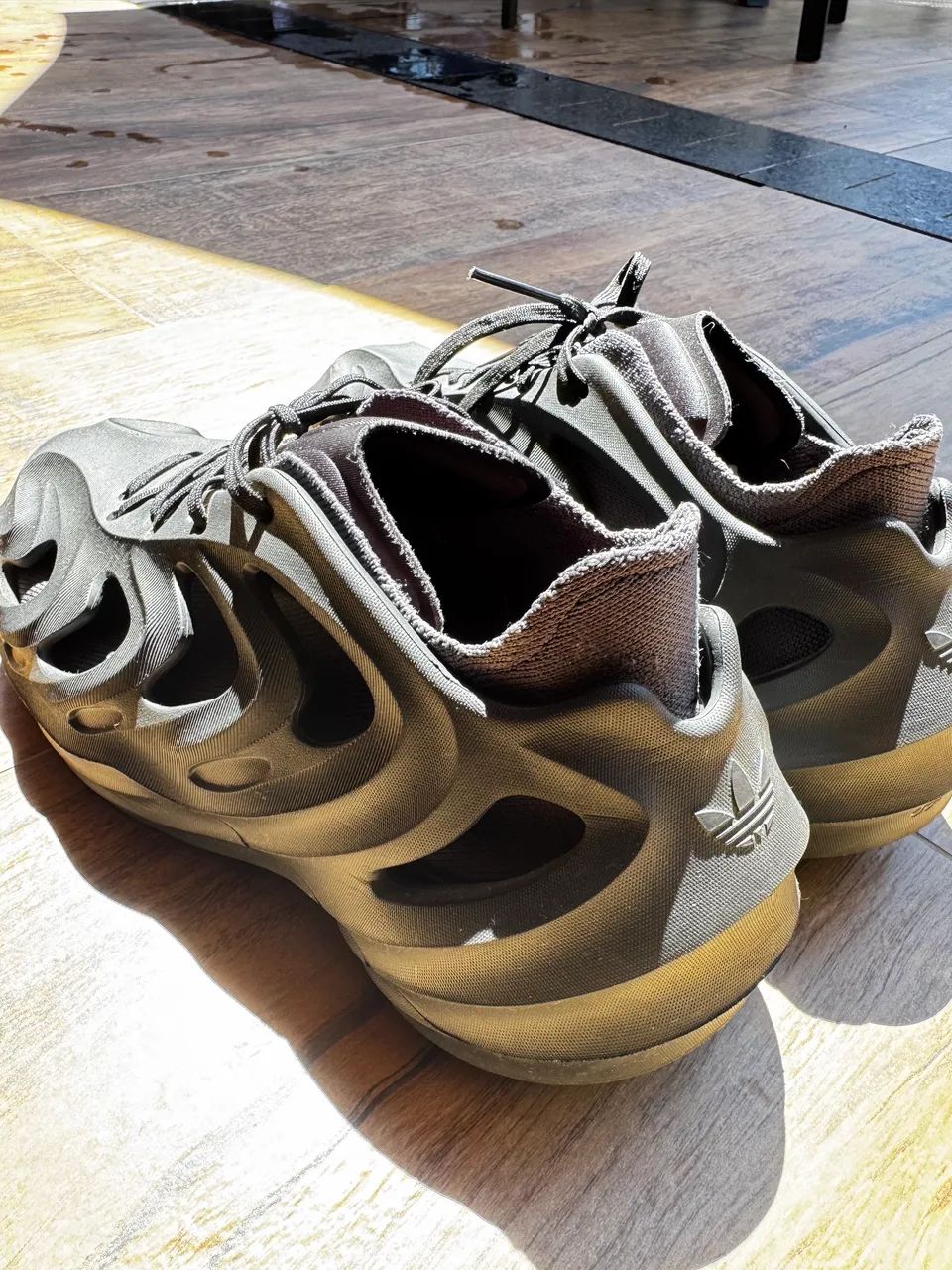 Tênis Adidas adiFOM Q Preto - Foto 4