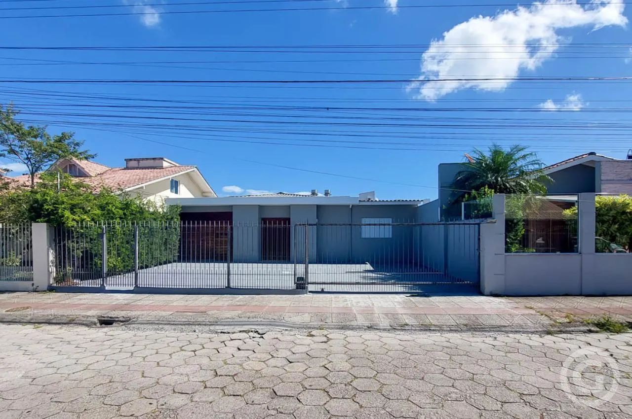 Espaçoso imóvel comercial ideal para seu negócio em Florianópolis