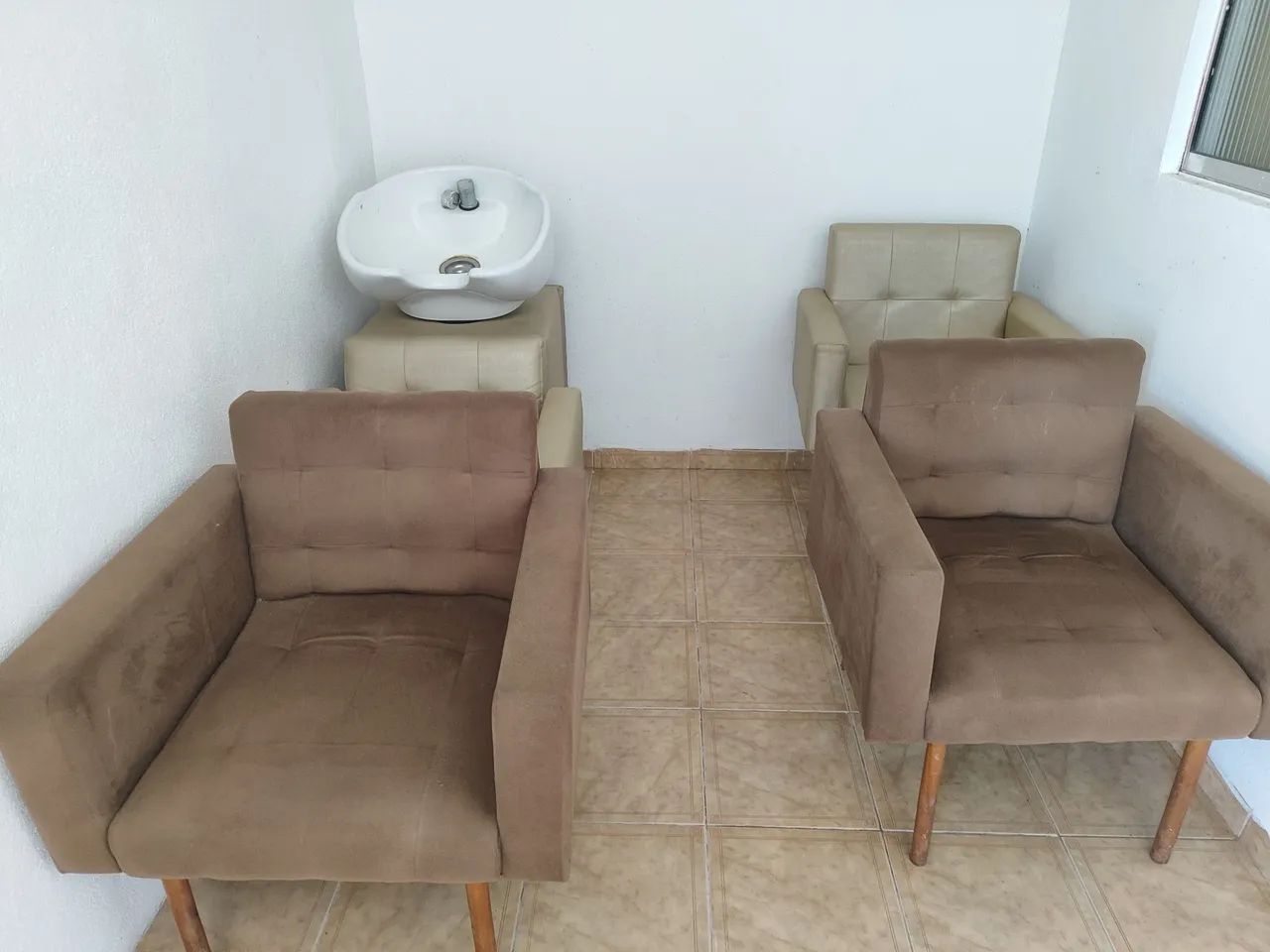 Kit completo para salão de beleza com lavatório cadeira e duas poltronas 