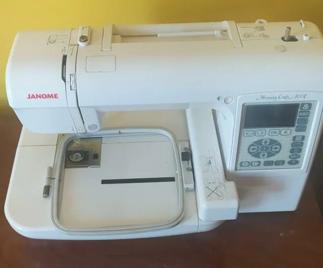 Máquina Janome Memory Craft 200E BORDADO - Foto 2