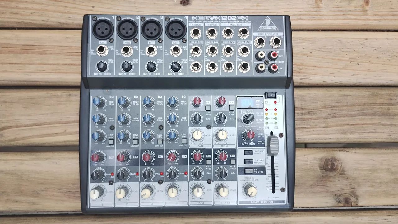 Mesa de Som Behringer Xenyx 1202FX - Excelente Estado - Foto 2