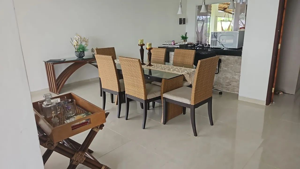 Vende-se uma mesa de jantar com 6 cadeiras. - Foto 2