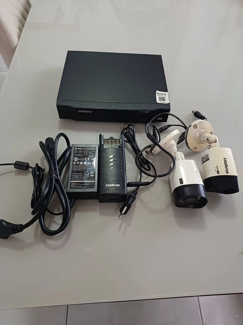 DVR Intelbras , 2 câmeras sem HD.