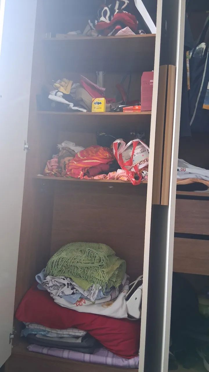 Venda de um guarda-roupa 