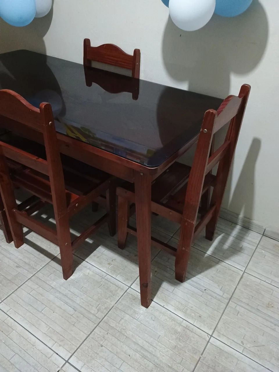 Mesa 5 cadeiras madeira  - Foto 2