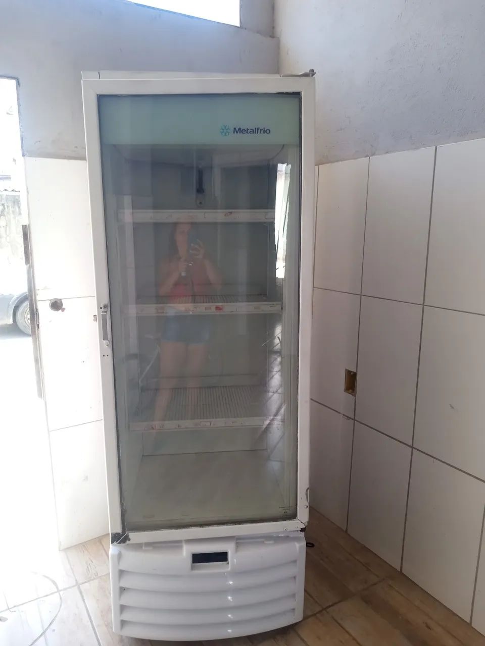 Expositor cervejeira vertical funcionando perfeitamente 2200 - Foto 3