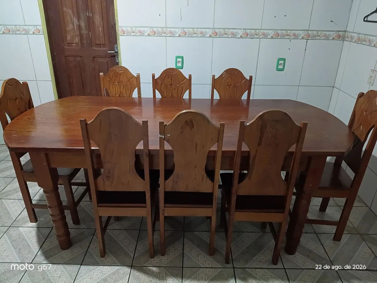8 cadeiras semi nova retirada pesa muito