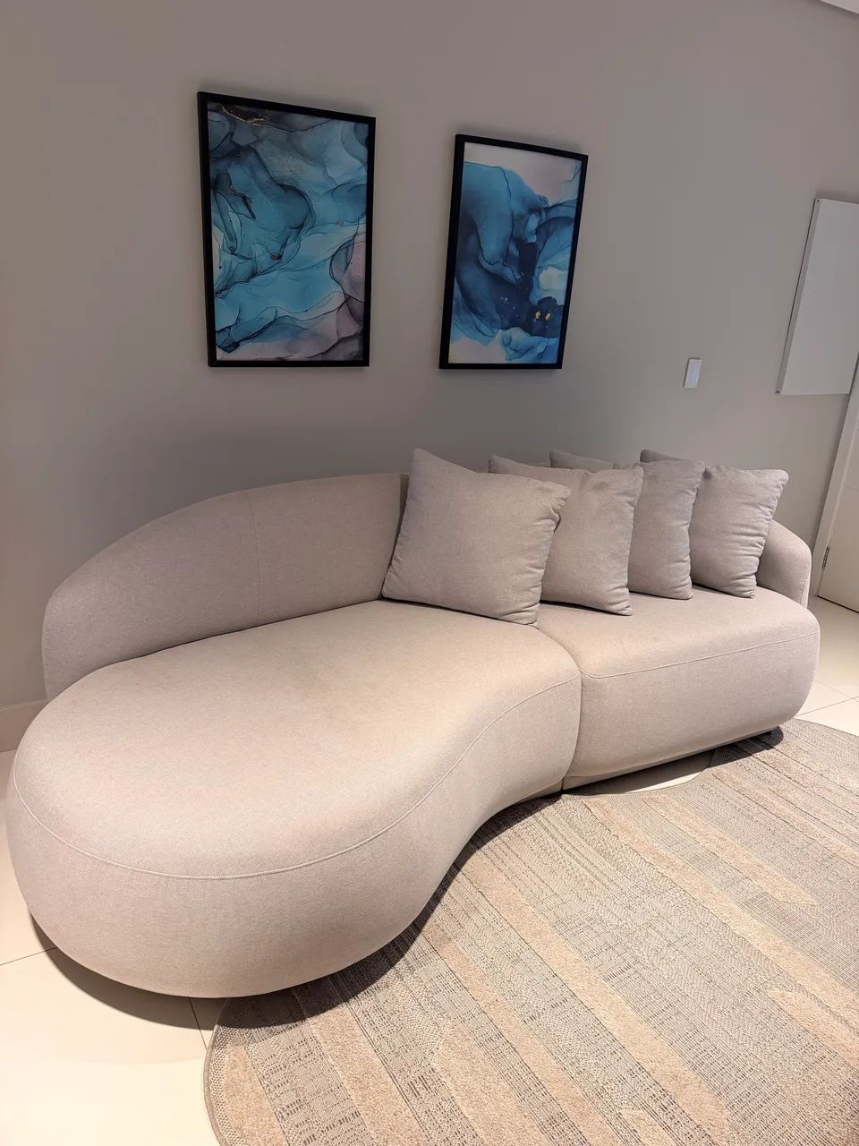 Sofá Orgânico 2,40 m - Design Moderno - Excelente Estado