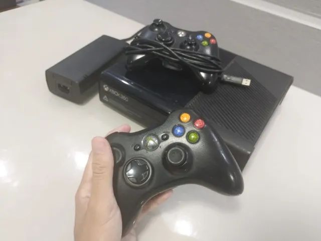 Console Xbox 360 com 2 Controles - Completo e Funcionando - Foto 2