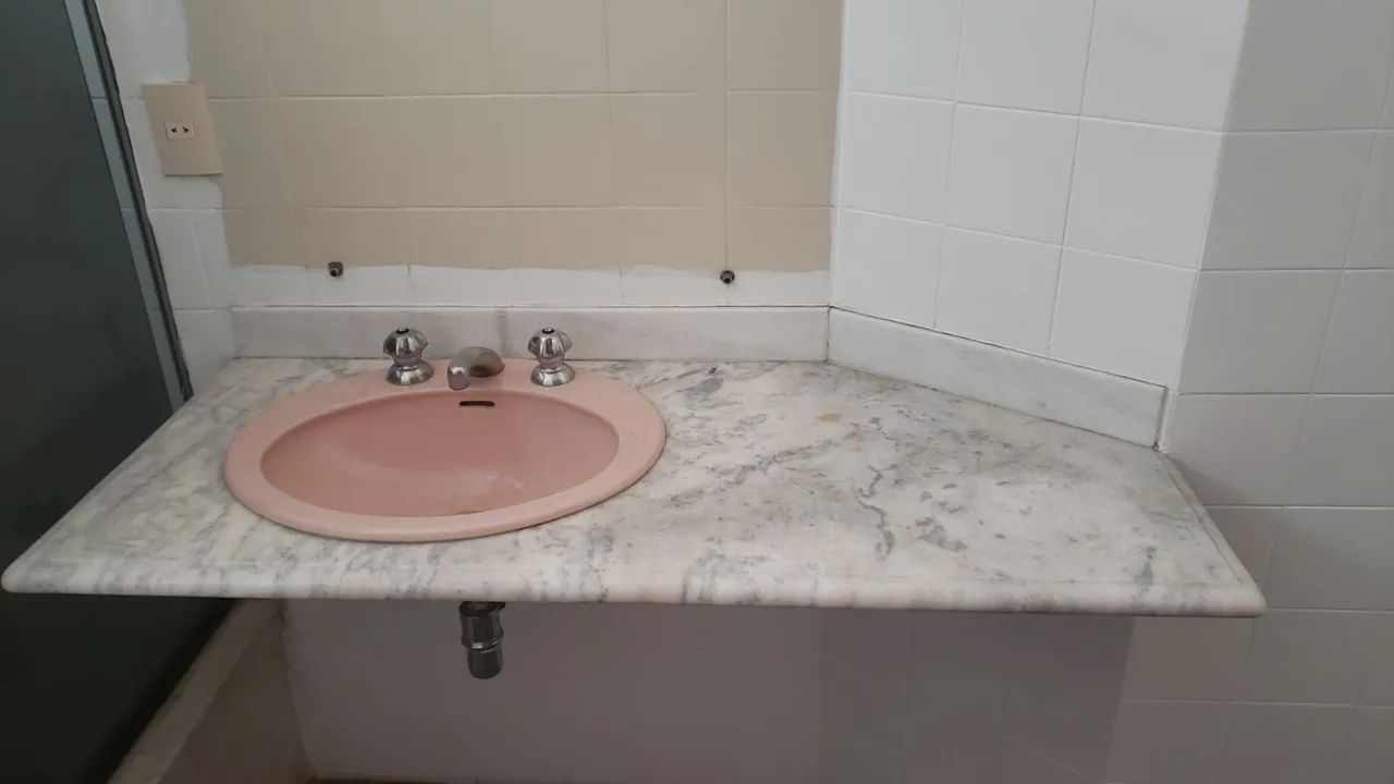 Pia de mármore com Cuba de louça rosa 
