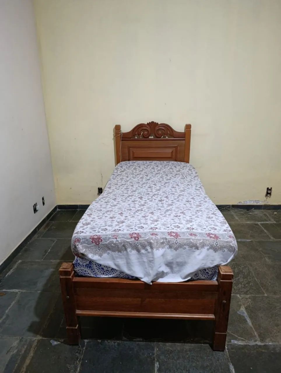 Cama solteiro com colchão