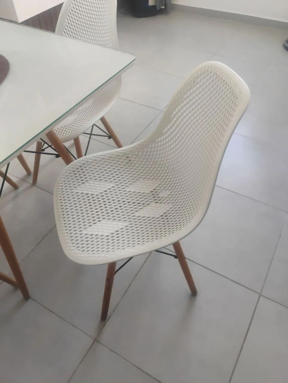 Mesa com 4 cadeiras e o tampo de vidro  - Foto 3