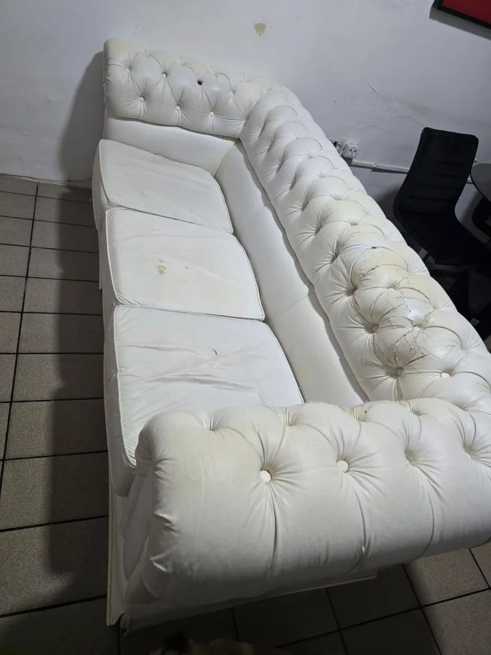 Sofá Chesterfield Tok&Stok - 3 lugares (branco) - Foto 5