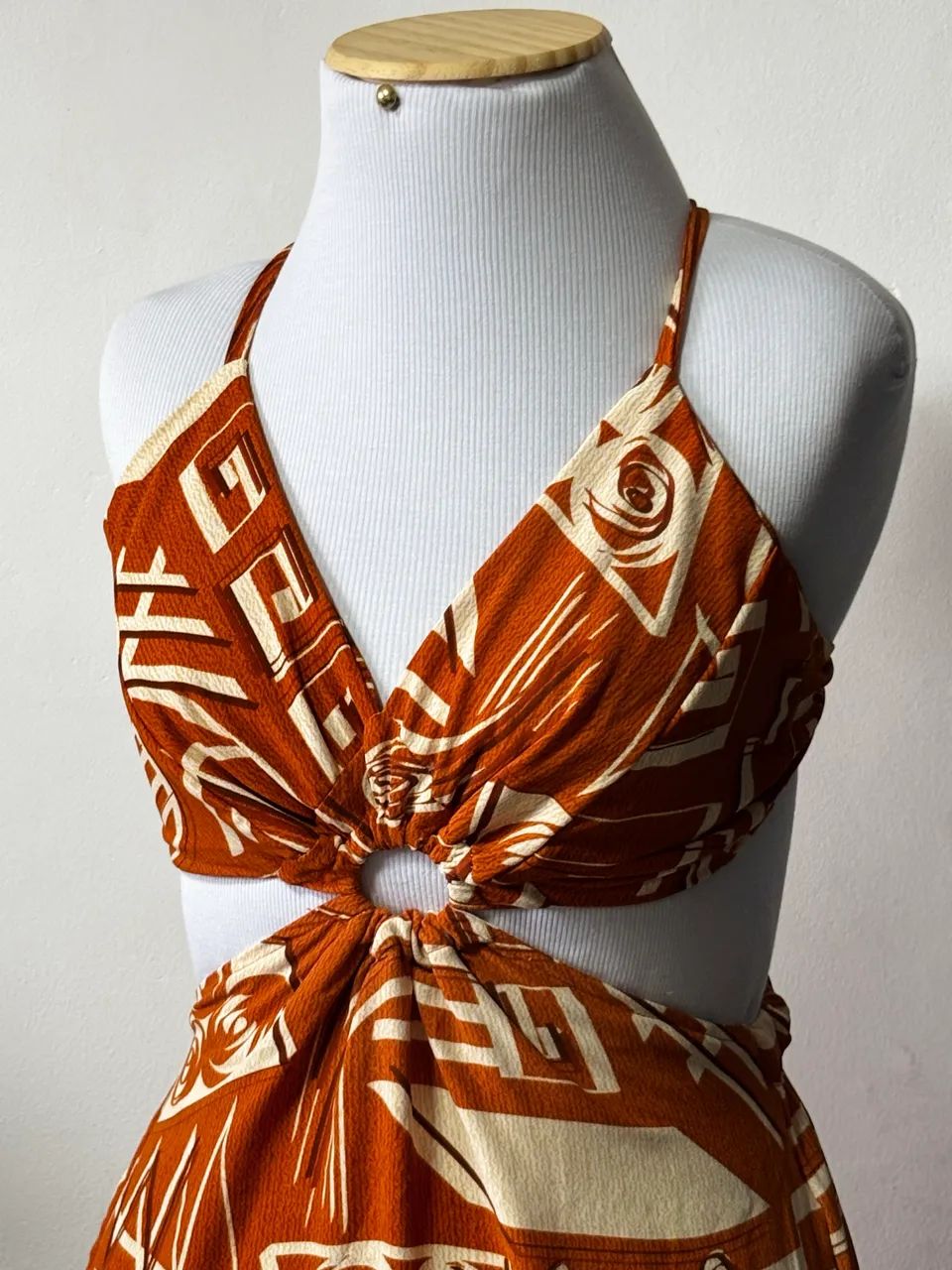 Vestido Laranja recortes e estampado  - Foto 3