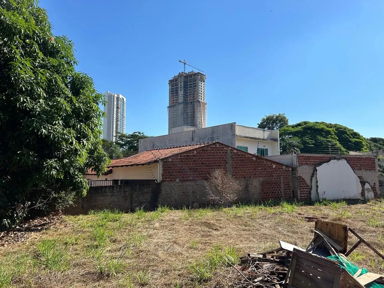Terrenos à venda em Zona 08, Maringá-PR - Foto 2