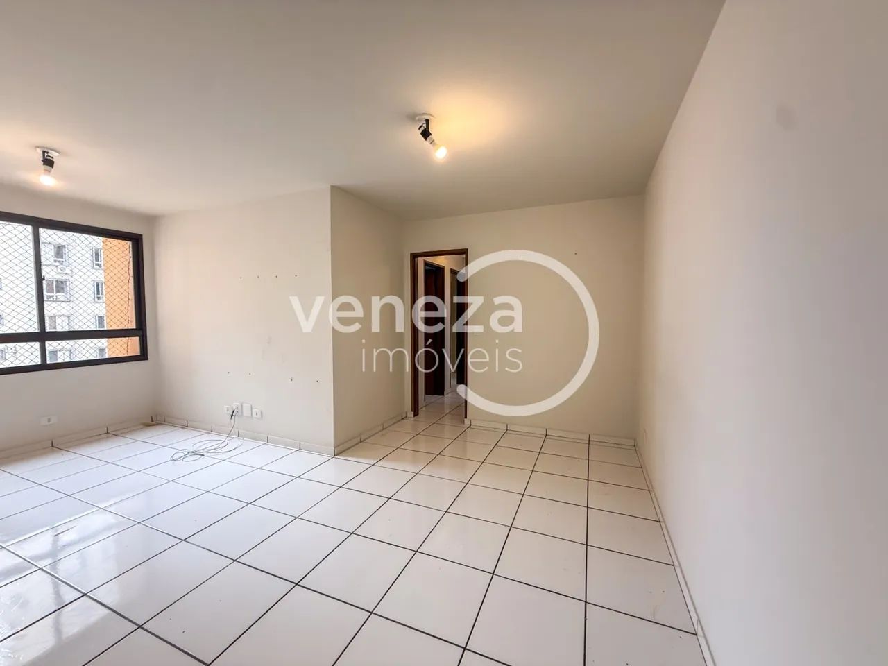 Apartamento para alugar com 3 quartos e 1 suíte no Centro de Londrina - Foto 2