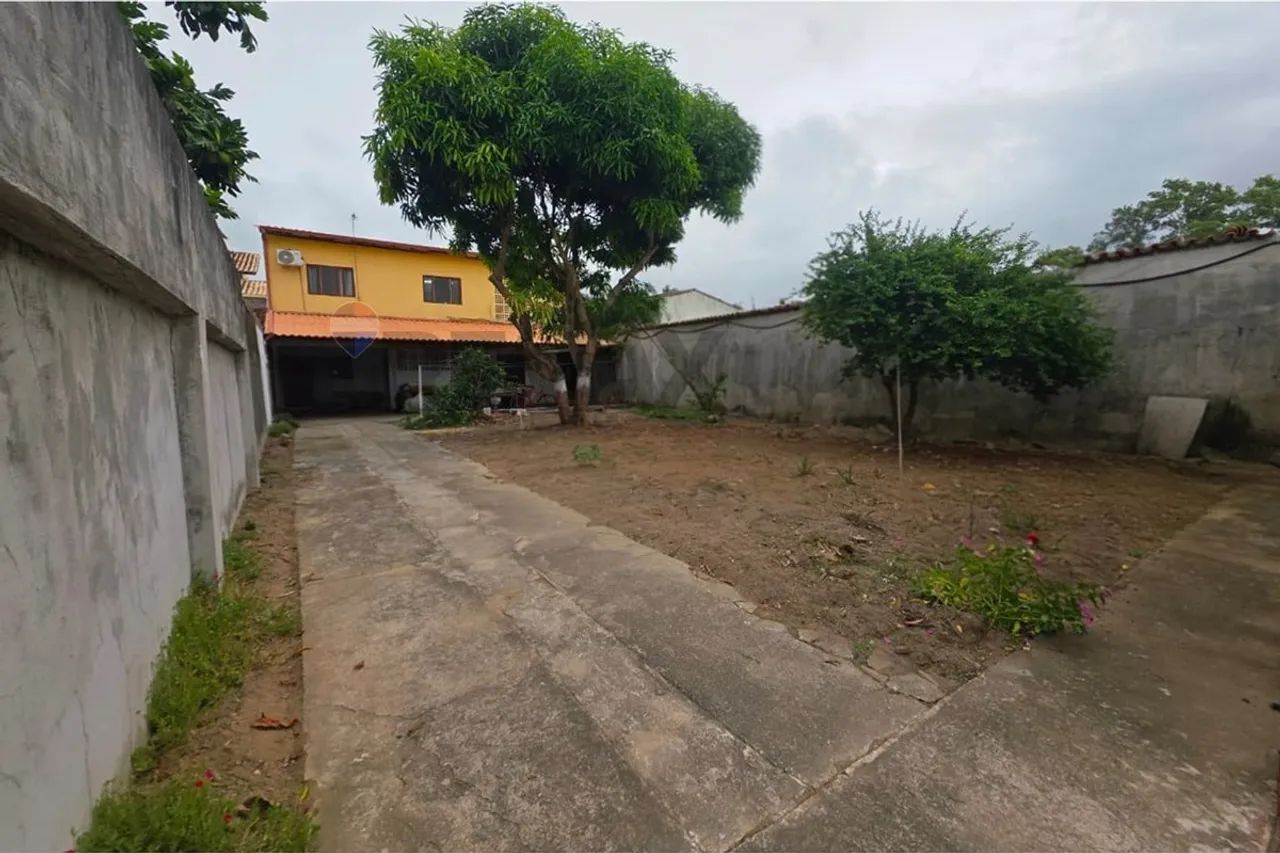 Casa em Jacaraípe com quintal e 4 Quartos!