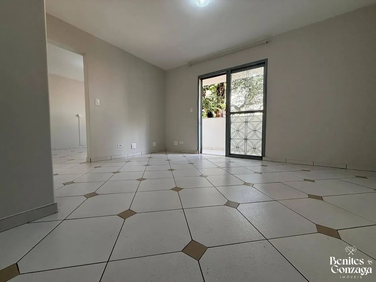 Locação - Apartamento com 2 suítes mais 1 quarto no Edifício Caraíbas, Zona 07, Maringá, P