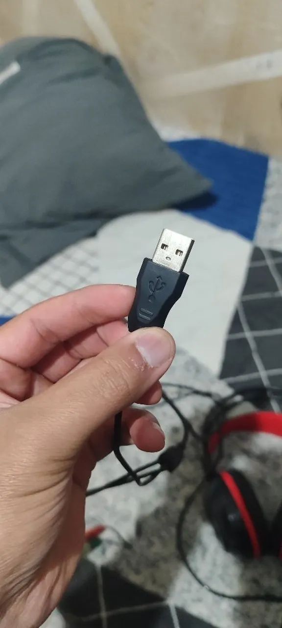 Vendo Headset Gamer vermelho e preto com microfone e entradas USB e p3. - Foto 4