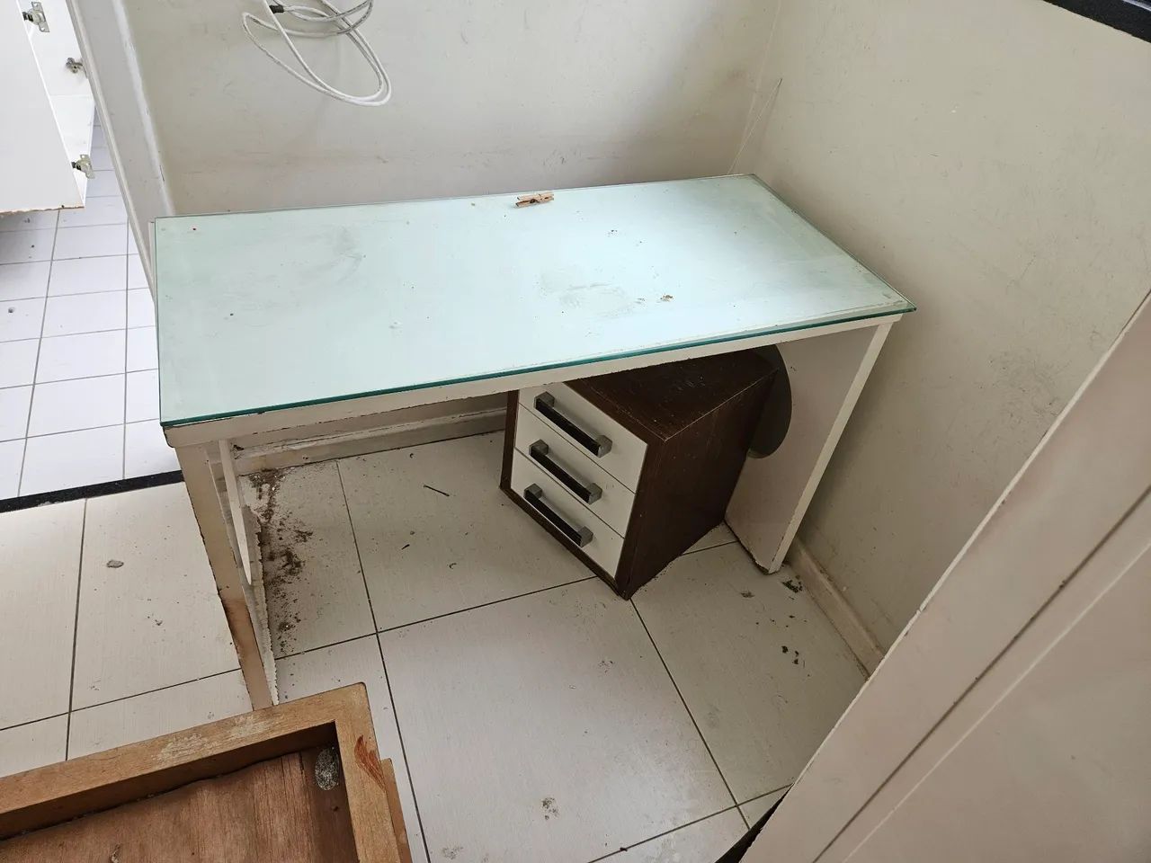 Mesa de computador + gaveteiro